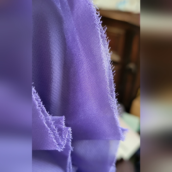 So pretty! Short sleeved jersey top in periwinkle with mesh front trim, size L. - Picture 4 of 5